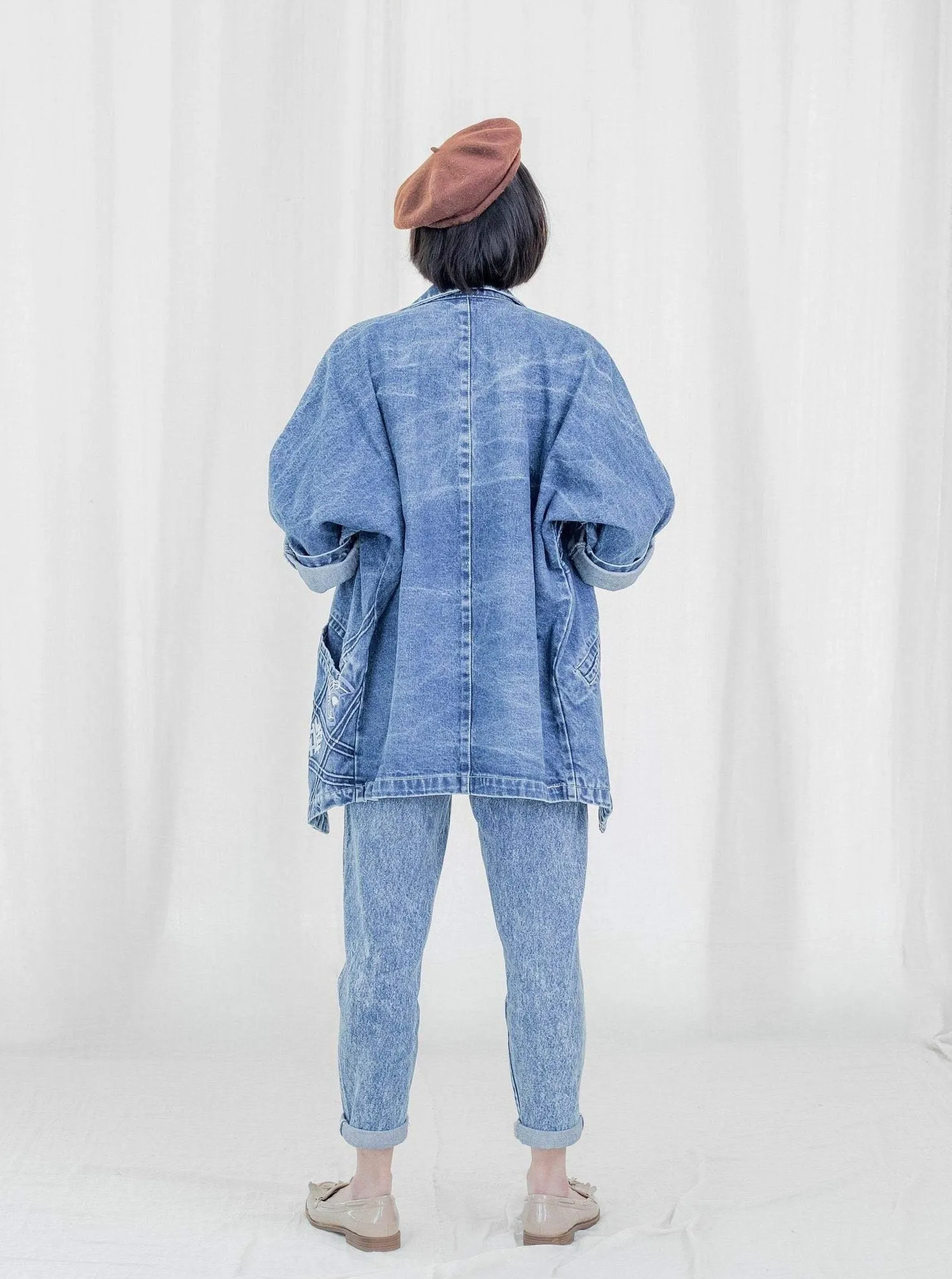 Collared neck denim vintage jacket with embroidery