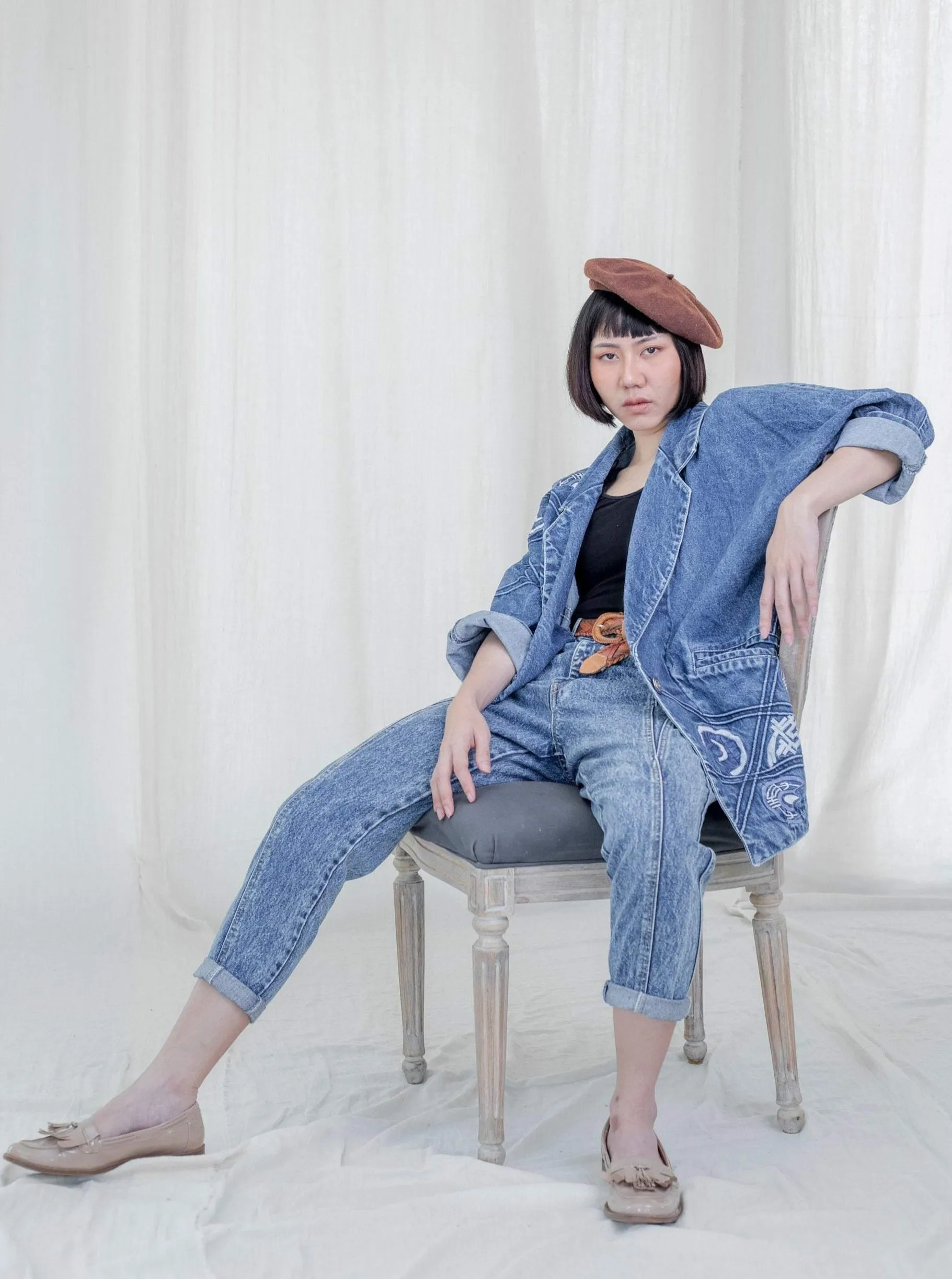 Collared neck denim vintage jacket with embroidery